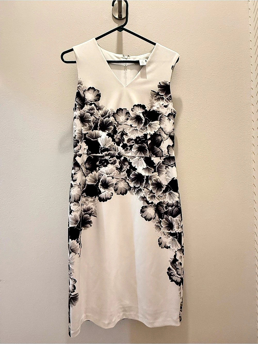 White House Black Market Floral Midi Dress in White & Black Size 6 Like New
